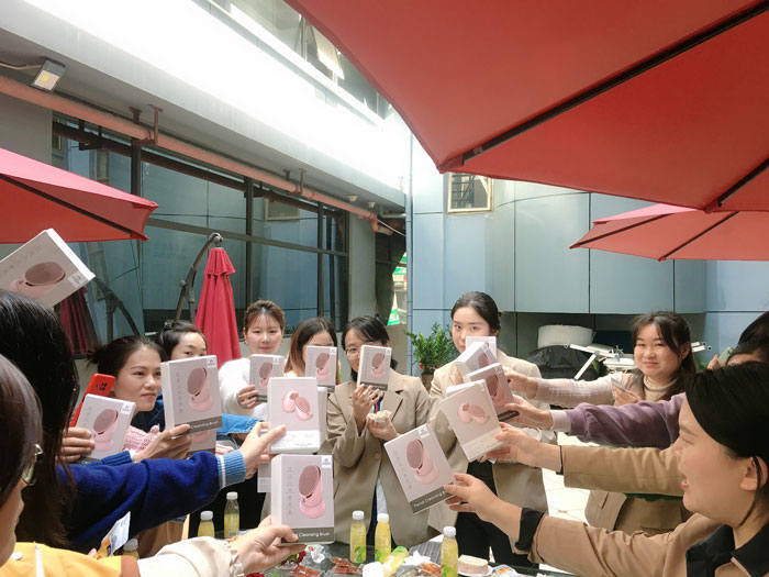 女神節(jié)快樂|有鮮花，有陽光，有愛的薩瑪瑞事業(yè)