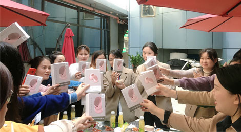 女神節(jié)快樂|有鮮花，有陽光，有愛的赫名視顯事業(yè)2022